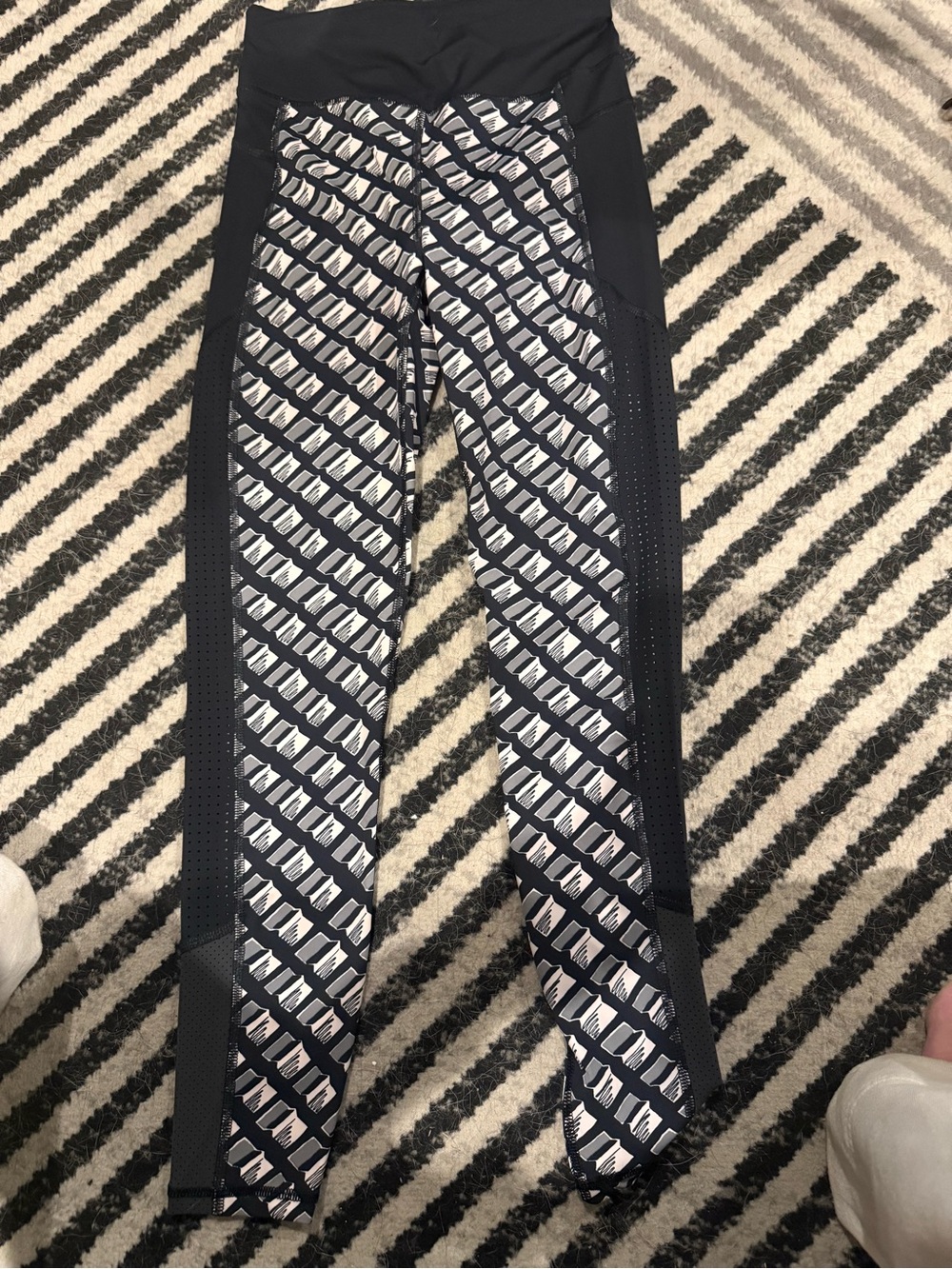 Sweaty Betty Black & White Geometric Leggings